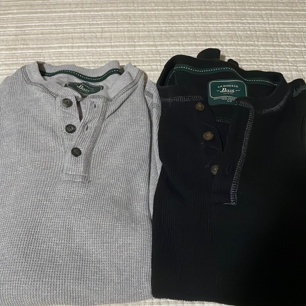 Preowned Men’s Bass Henley (2) gray and black Size Small - sold as set